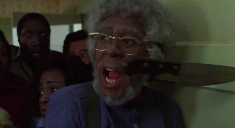 Pop, she's got a knife!