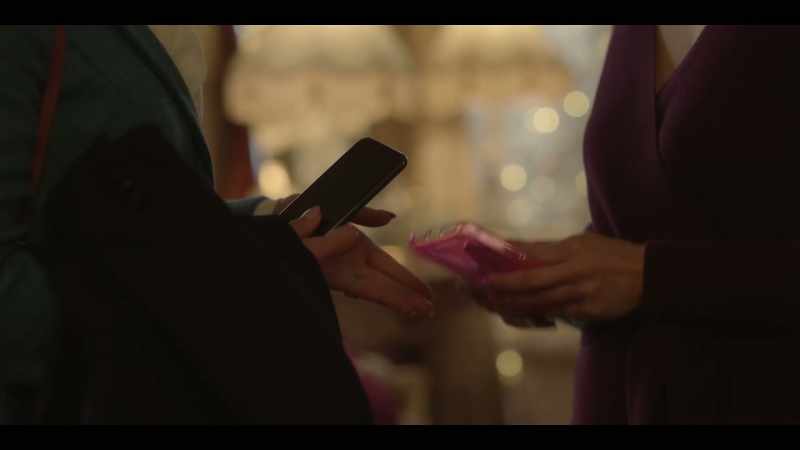Posture. She holds her hands like this. - It's not! It's about service