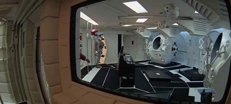 Prepare B pod for EVA, Hal