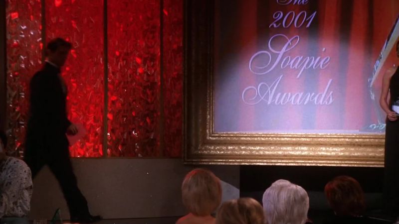 Presenting the Favorite Supporting Actress award