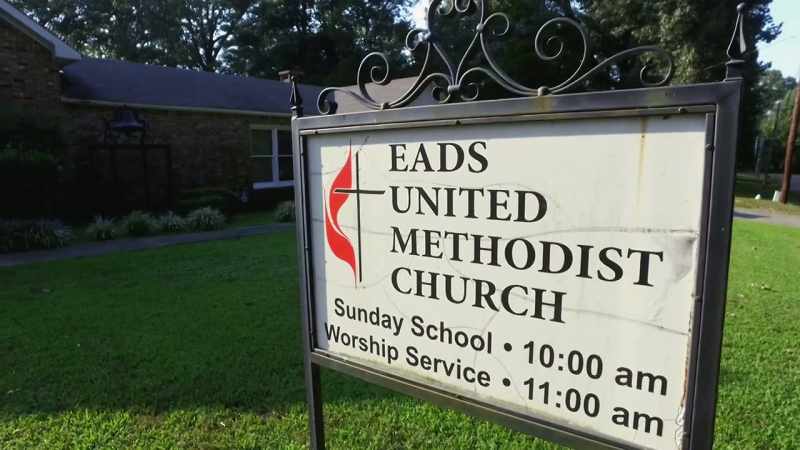 PROBABLY 500, 600 PEOPLE LIVED IN EADS