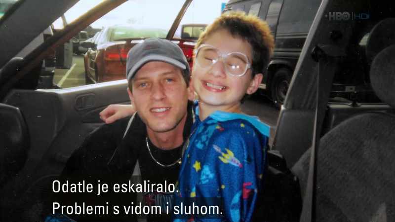 Problemi con i suoi occhi, il suo udito