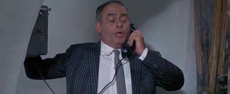 Pronto. - Hello. I wanna speak to Rome, please