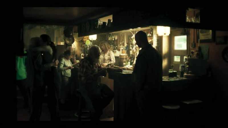 (pub chatter)