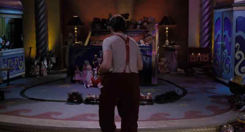 PUNCH PUPPET: Look, Judy. Look over there