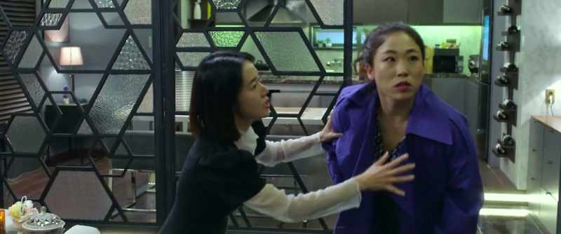 Put down your arms, calm down / Where? / Calm down