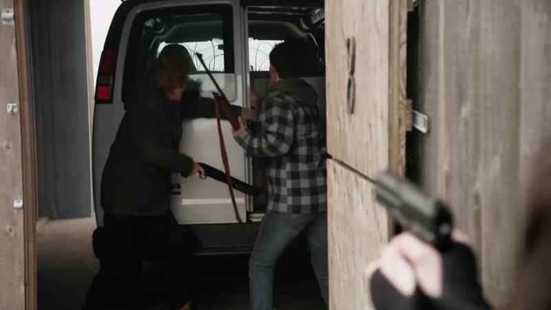 Put your guns down now!