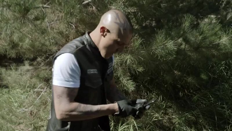 Put the phone away, Juice. We gotta do this