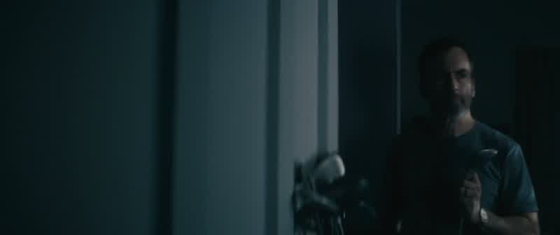 �� ♪ Put the phone down