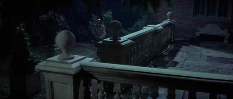 Put two men on the perimeter! - Right, sir