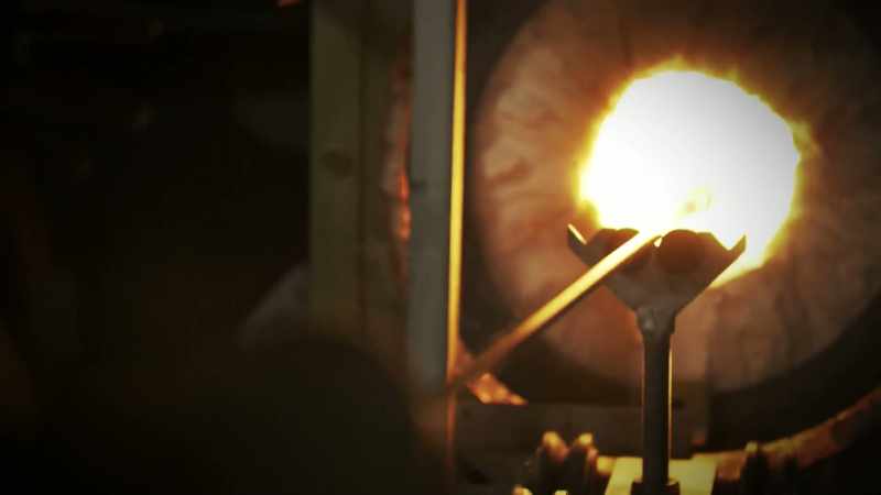 PUTTING COLD LIQUID INSIDE A HOT GLASS