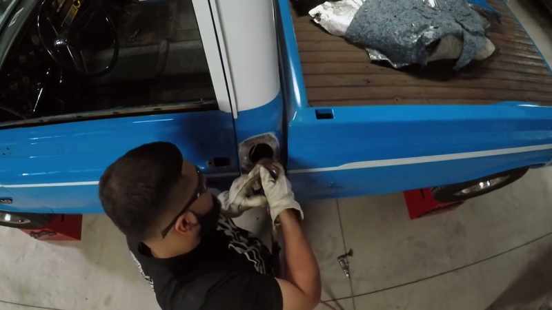 [Raul] I grind the paint dow