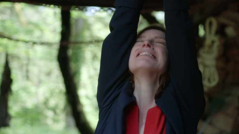 (Ray grunts) (Laurel groaning)