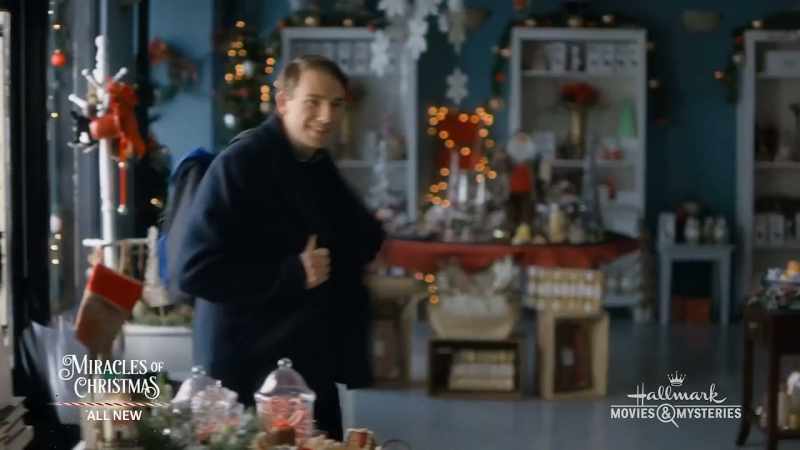 Rbells jingling]