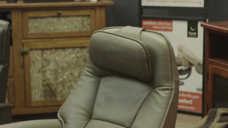[ Recliner whirs ]