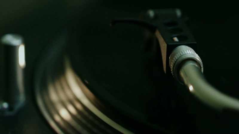 (record hissing)