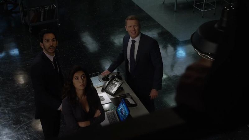Reddington says Stern's robbing the Denver Mint