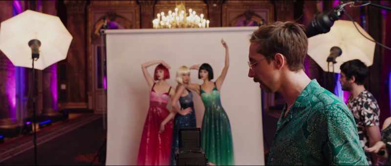 Remember you are princesses, not transvestites, yeah?