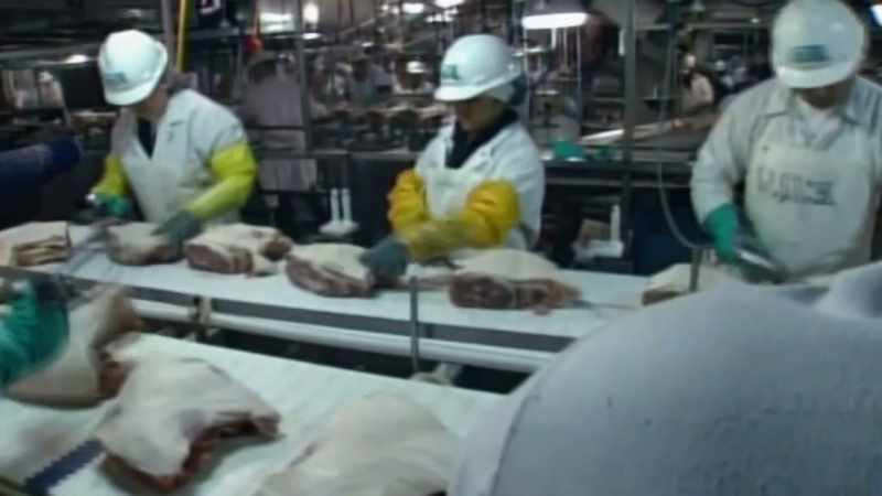 [reporter 4] Hormel employees blocked the main gate