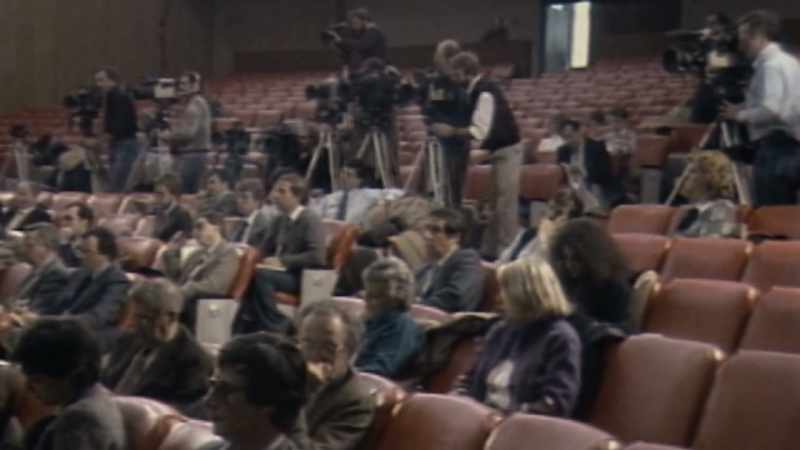 [reporter] Commission member and physicist Richard Feynman