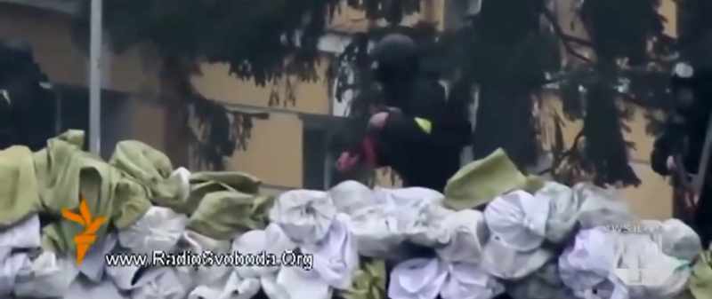 [Reporter] Here, police fire on protestors