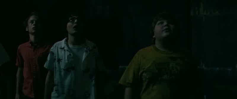 RICHIE: How is she in the air?