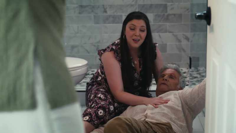 Right. Right, right. - What's goin' on, Izzy?