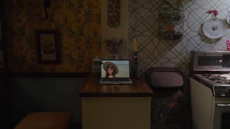 �� Rihanna playing 