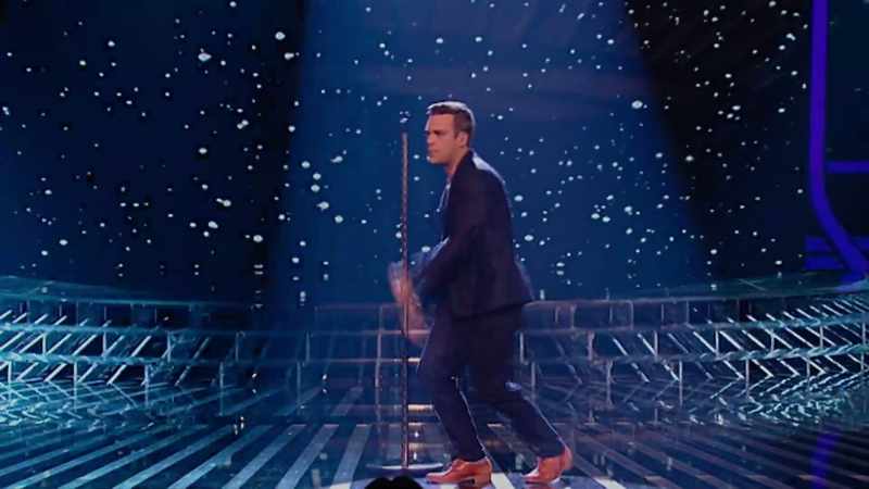 Robbie didn't come. - ♪ Jesus really tried for me... ♪