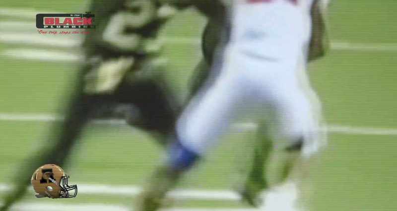 Ronnell tucks it under outta that wildcat formation