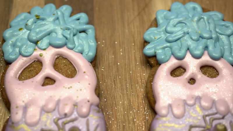 [Rosanna] So the loose royal icing