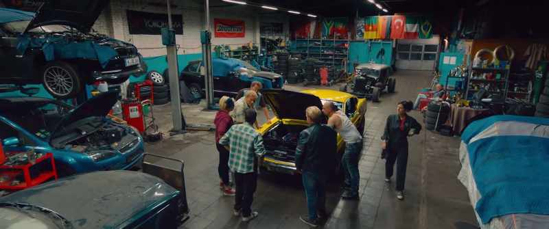 Roy's going to race against a Porsche