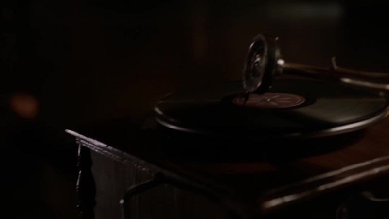 [Run-out groove crackling]
