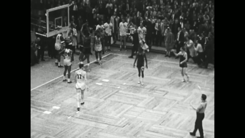 Russell's inbounds pass