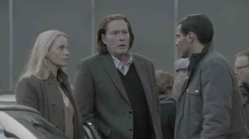 Saga! Martin! He's dead. - Who?