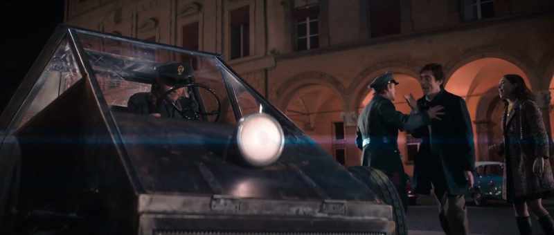 Salvatore, stop. You'll break it! -Stand back