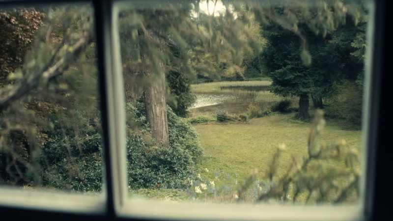(Sam) 'Bella, come here.'
