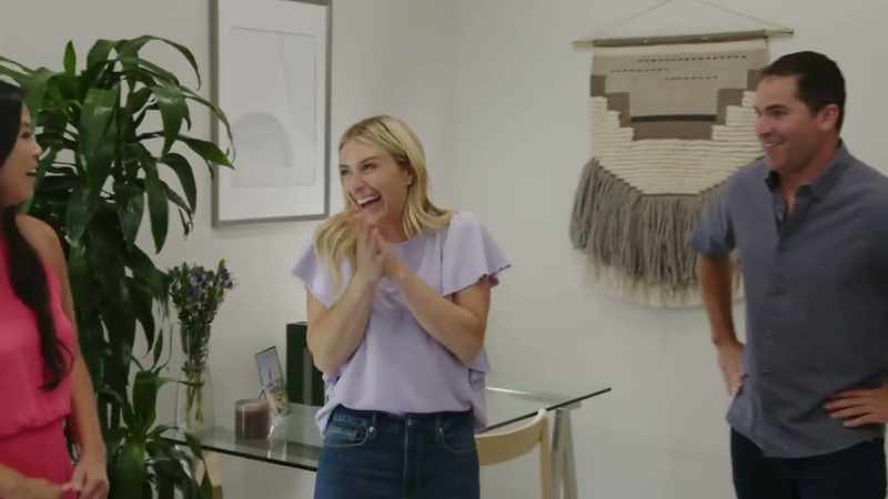 [Sam] This room is amazing. - [Katrina and Jasmine chuckle]