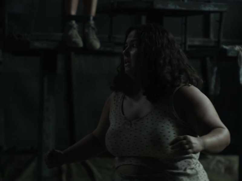 Sara, run! Get help, hurry!