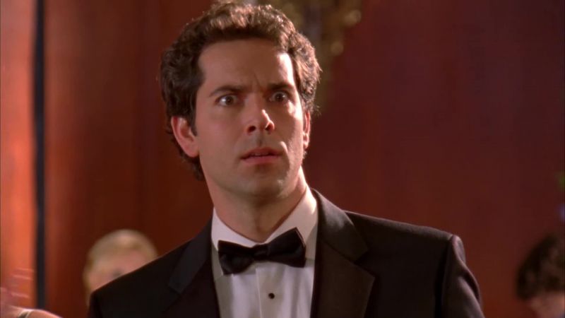 Sarah... - Okay, I see him