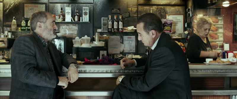 Sátur, get me a Ballantine's. - Don't! They won't pay!