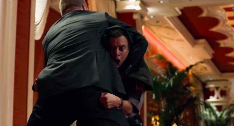 Saul! Help me! Help me!