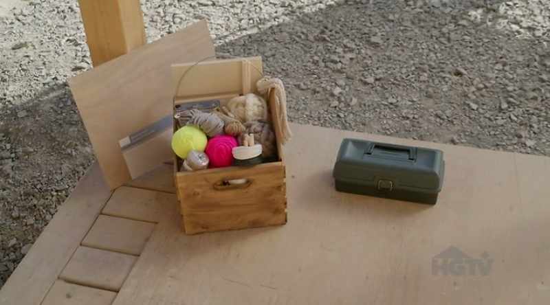 Savannah: There is a tackle box
