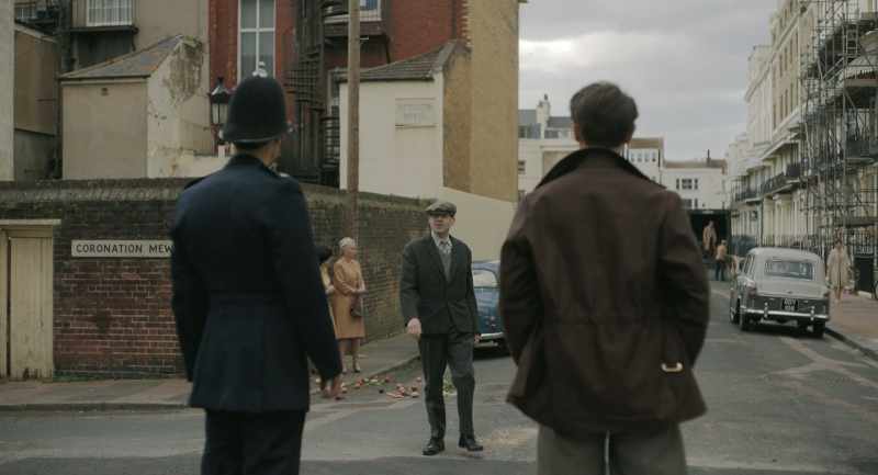 Says she hates bloody coppers. (Chuckles) - (Tom chuckles)