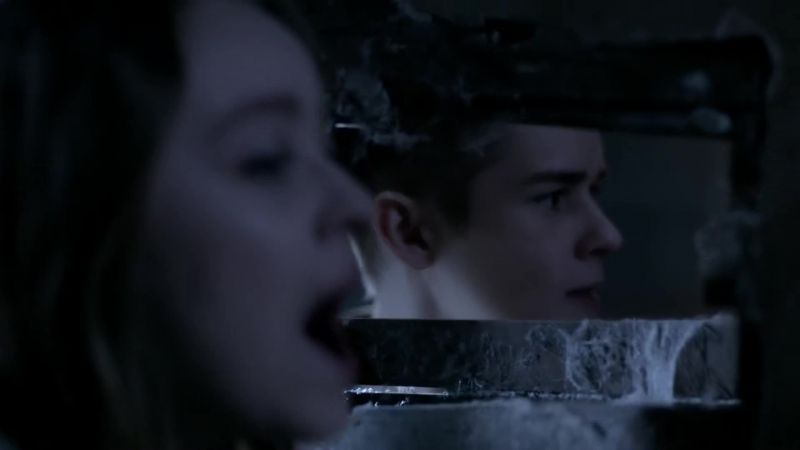 [ Screaming ]