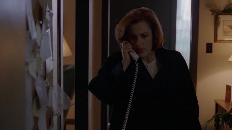 Scully residence. - (woman) Dana?