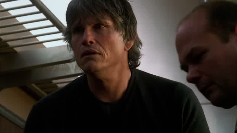 See? Dude actually had a chip in his arm. All right, it seems calm for now. Reid's still on the trai