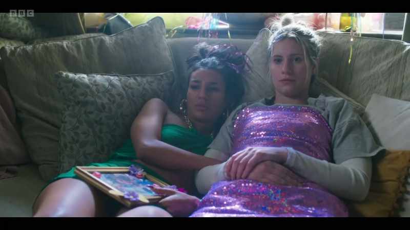 �� See that girl, watch that scene Digging the dancing queen... ♪