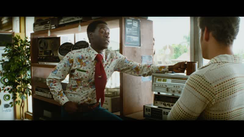 See this This is hi fi okayHigh fidelity Know what that meansThat means this is the highest quality fidelityHi fi Those are two very important things to have in a stereo system