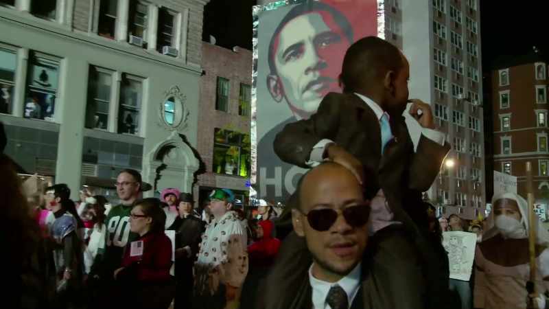 Senator Obama coming through